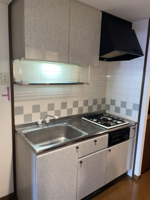 【キッチン】 | ロマネスク日赤通り | 別号室の写真になります。現況優先。