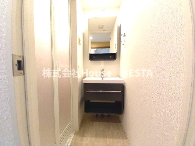 セレニテ神戸ミラクシュッドの独立洗面台