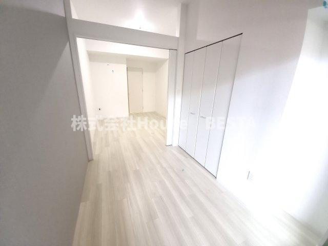 セレニテ神戸ミラクシュッドの洋室