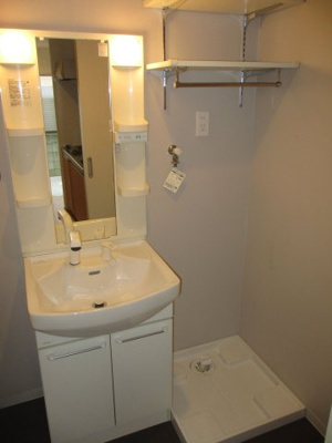 【独立洗面台】 | コンフォートメゾン吉塚 | 別号室の写真になります。現況優先。