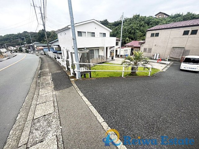 中古戸建　茅ヶ崎市芹沢の前面道路含む現地写真