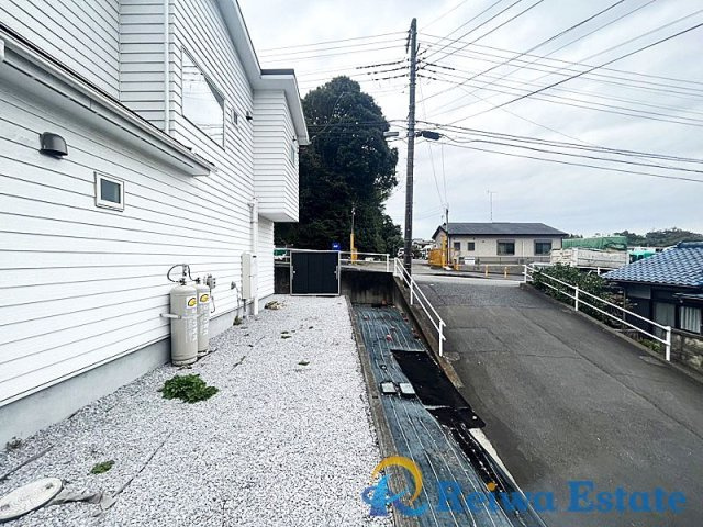 中古戸建　茅ヶ崎市芹沢の前面道路含む現地写真