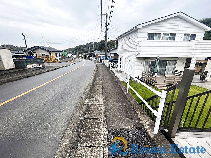 中古戸建　茅ヶ崎市芹沢の前面道路含む現地写真