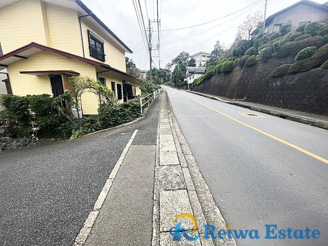 中古戸建　茅ヶ崎市芹沢の前面道路含む現地写真
