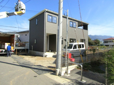 【駐車場】 | クレイドルガーデン甲府市音羽町第1　2号棟 | 駐車場に車を止められます