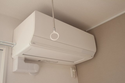 【設備】 | SOLANA | リビングにあるエアコン＆室内物干し器