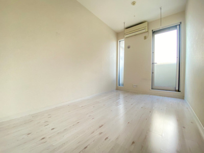 【洋室】 | アハイブ箱崎駅前 | 別号室の写真になります。現況優先。