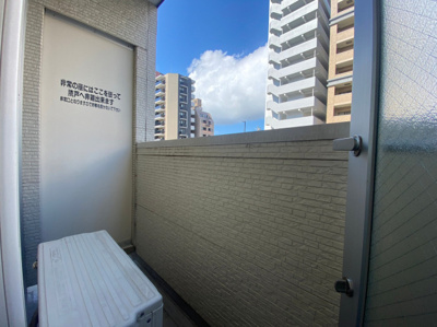【バルコニー】 | アハイブ箱崎駅前 | ※別号室の写真になります。現況優先。