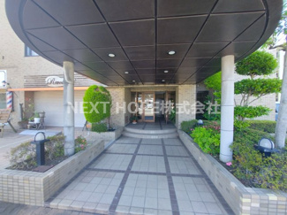 【エントランス】 | セントラル新伊丹 | お手入れの行き届いたエントランスです♪