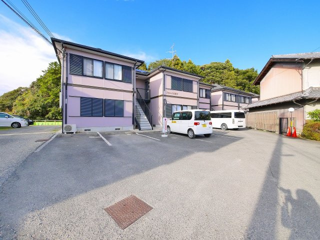 フロレスタ高円の駐車場