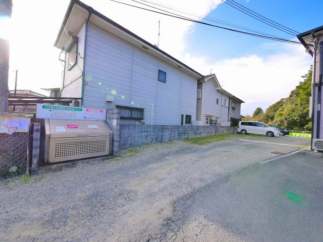 フロレスタ高円の駐車場