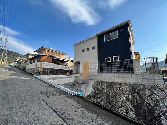 【前面道路含む現地写真】