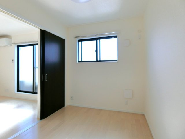 コージーコートの洋室