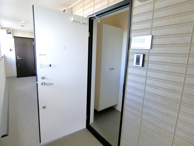 コージーコートの玄関