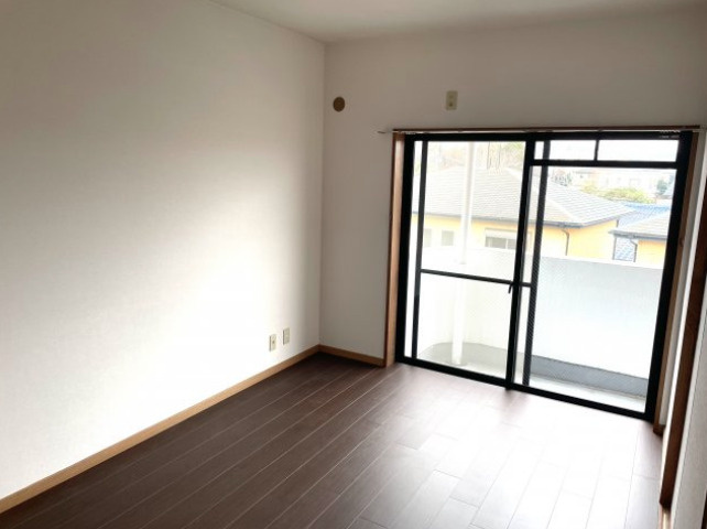 ブルウジュ【キャッシュバック対象物件】の洋室|個人の部屋や寝室として使える洋室です