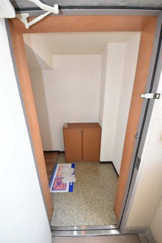 タウンコートサイワイチョウの玄関