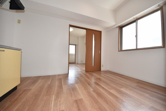 タウンコートサイワイチョウの居間・リビング