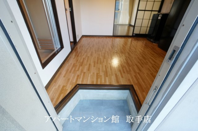 リバーハイツの玄関