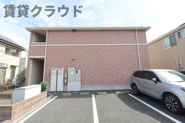 サンクレストの外観|駐車場があるので、車を買う予定の方も安心です