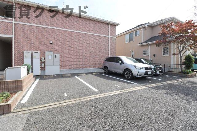 サンクレストの駐車場|駐車場があるので、車を買う予定の方も安心です
