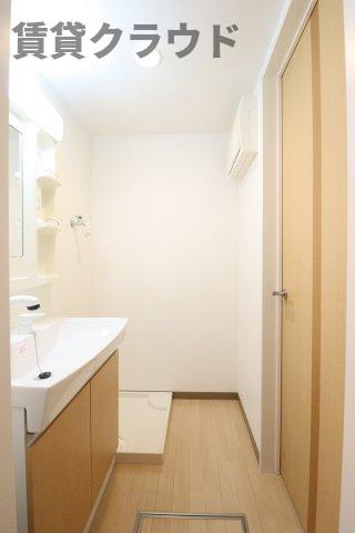 サンクレストの洗面所|明るい洗面所です