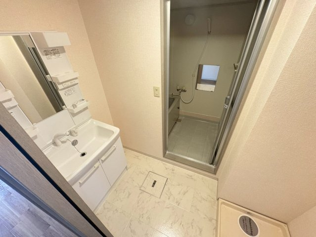 エムズ・アーク A棟の玄関