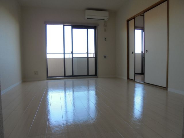 エムズ・アーク A棟の洋室