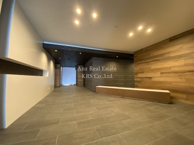 【ロビー】 | BPRレジデンス大阪本町Q | 広々空間のロビー！落ち着きのあるデザインです♪