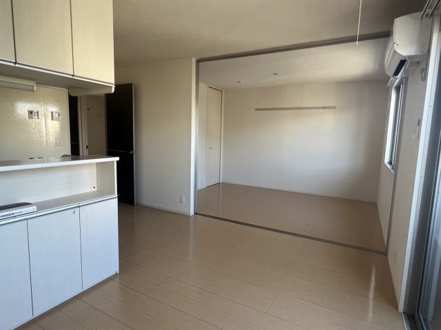 ロイヤルハイツの居間・リビング