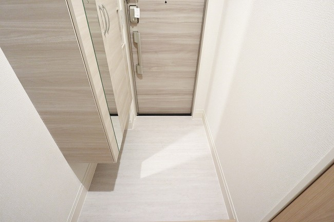 福生Haleleaの玄関|写真は同建物の別部屋を参考に掲載しております。