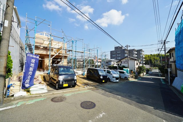【横浜市保土ヶ谷区権太坂３丁目21-3新築戸建て２号棟】★仲介手数料無料★（境木小学校・境木中学校）の前面道路含む現地写真