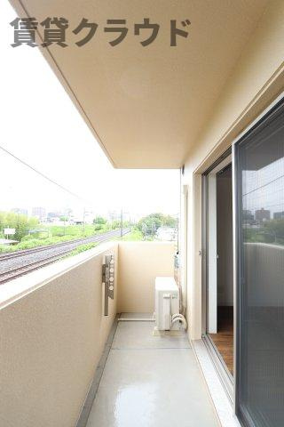 サンライトのバルコニー|外からの目が気にならないバルコニーで洗濯物が干せます