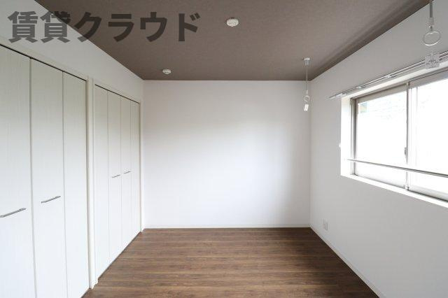 サンライトの寝室|広くて明るい寝室