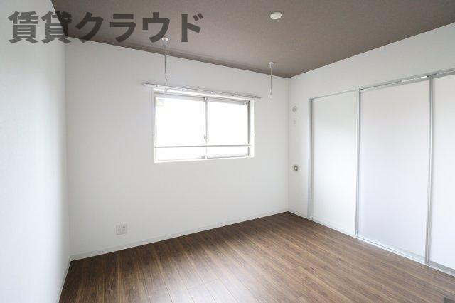 サンライトの寝室|開放的な寝室です