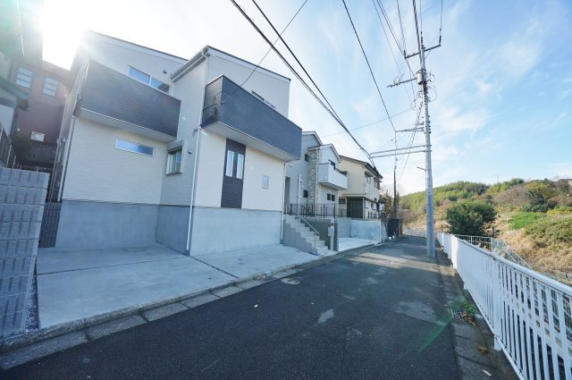 【横浜市保土ヶ谷区境木本町29-17新築戸建て】★仲介手数料無料★（境木小学校・境木中学校）の前面道路含む現地写真