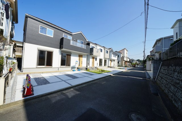 【横浜市保土ヶ谷区権太坂１丁目25-7全３棟新築戸建て１号棟】★仲介手数料無料★（権太坂小学校・境木中学校）の前面道路含む現地写真
