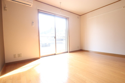 【洋室８．２帖】　エアコン付きのお部屋★