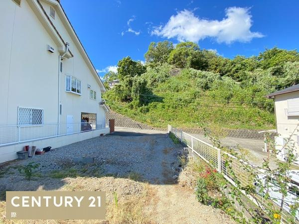 岩出市山田　土地のその他|学区の中央小学校は約1400m（徒歩約17分）、岩出第二中学校は約996m（徒歩約12分）