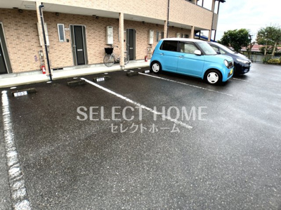 【駐車場】 | ハッピーハウスⅢ | 駐車場に車を止められます