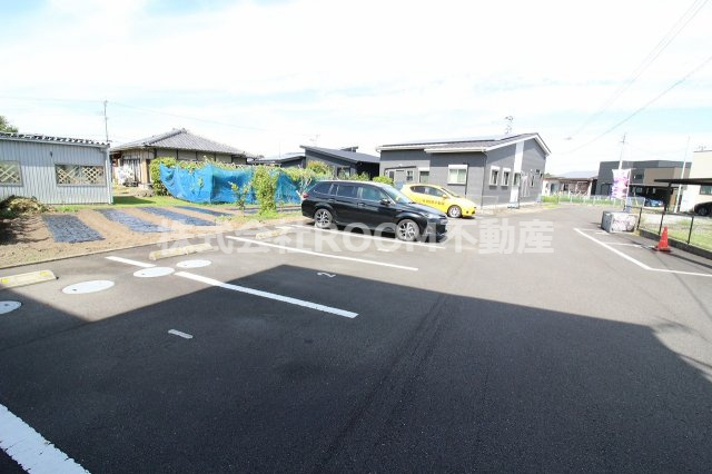 CUORE　KANADA　の駐車場