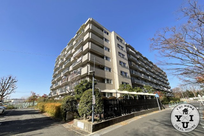 【外観】 | ユニ宇治川マンション5号棟 | 日常の便利が徒歩圏内に。時間のゆとりを感じられる暮らし。木々や湖が近くにあり自然も感じられる癒しのエリア。