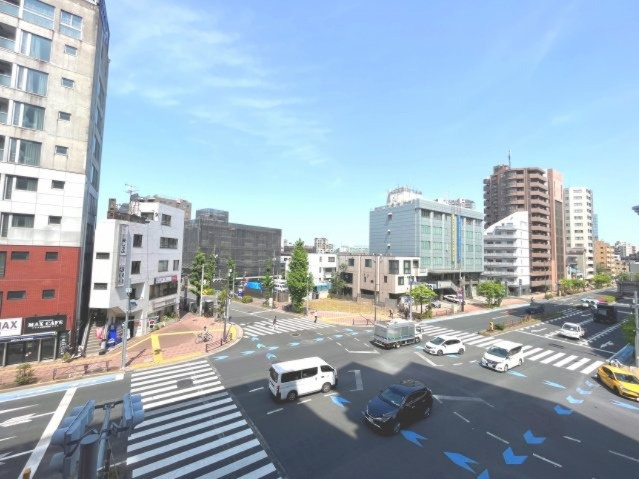 【展望】 | ルミエール文京伝通院 3F | 【 View 】
彼方に広がる壮大な景色。美味しい空気を胸いっぱいに吸い込んで気持ちのリセットに。心地のいい開放的な時間が、暮らしにゆとりと充実感をもたらしてくれます。