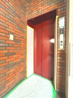 【その他共用部分】 | 【 others 】
建物内部にはエレベーターが完備されています。