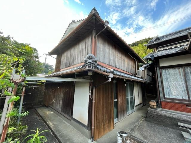 土佐市新居　中古一戸建ての外観