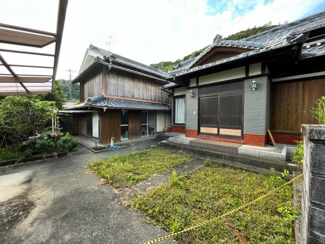 土佐市新居　中古一戸建ての庭
