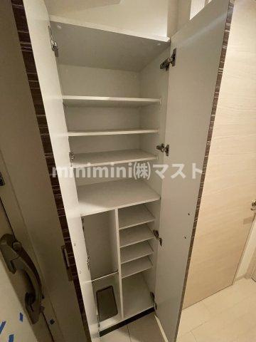 エス・キュート南森町の玄関