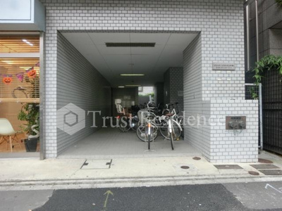 【エントランス】 | ソリッドリファイン大島