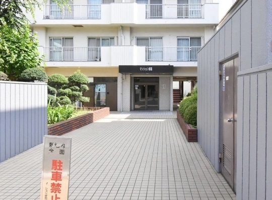 マンション東陽　8階　68.79㎡　角　部屋　リ　フォーム済 家具付のエントランス