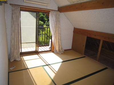 【和室】 | 和歌山県日高郡別荘 | ２階の和室はお昼寝したら気持ちよさそうです