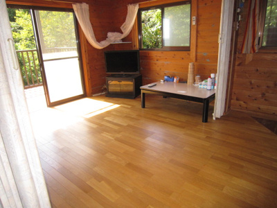 【居間・リビング】 | 和歌山県日高郡別荘 | 16帖のリビングはフルリフォームしました